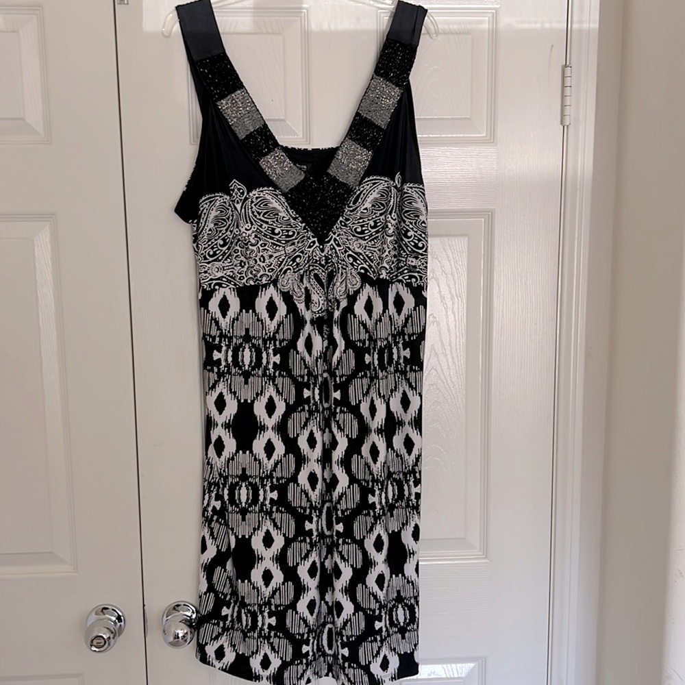 STYLE & CO. BEAUTIFULLY BEADED V-NECK SUMMER DRESS. NEW.
